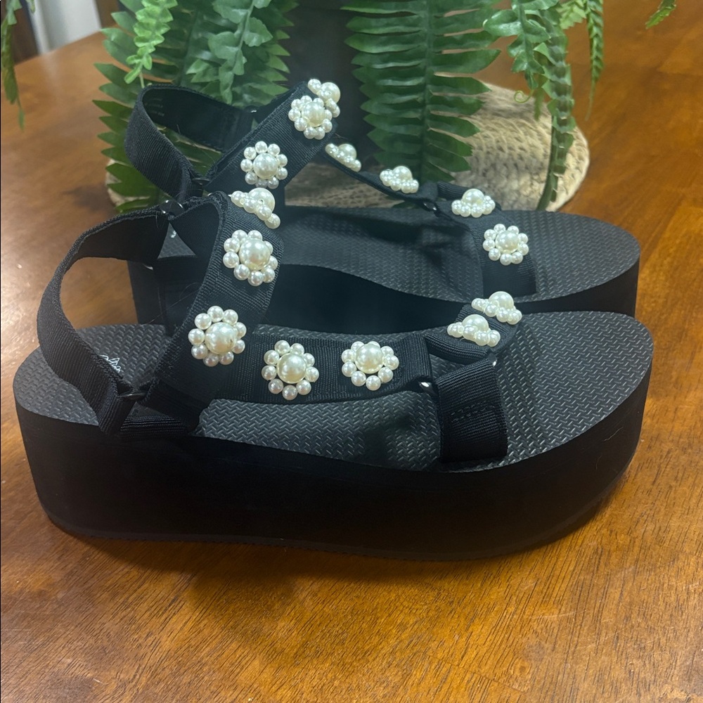Black Sandals with Pearl Embellishments - Picture 3 of 7